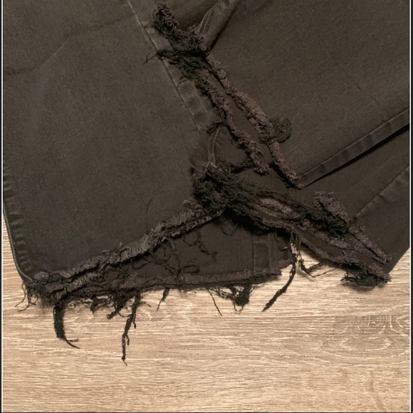 π  Mid-Rise Cropped Flare-Ankle Jeans - Picture 11 of 15